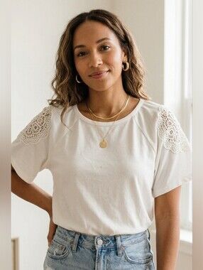 Old Navy White Cotton Short Sleeve Blouse Crochet Lace Shoulder Accent Medium